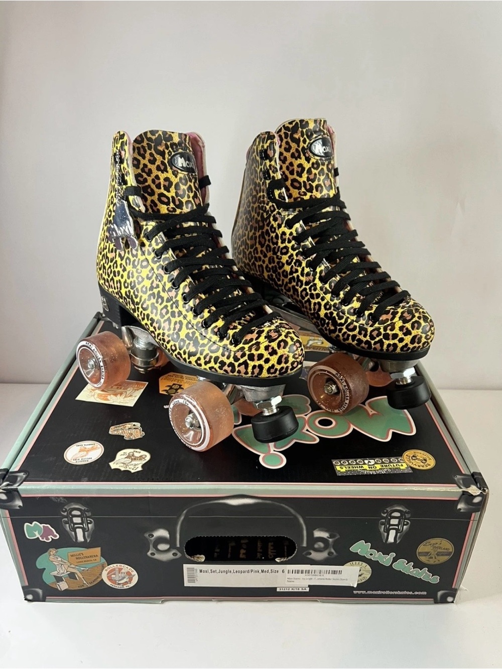 New Moxi Jungle Leopard Roller Skates Pink Wheels Box & Tool Sz 6